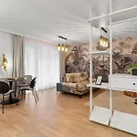 Urban Transylvanian Luxury 아파트